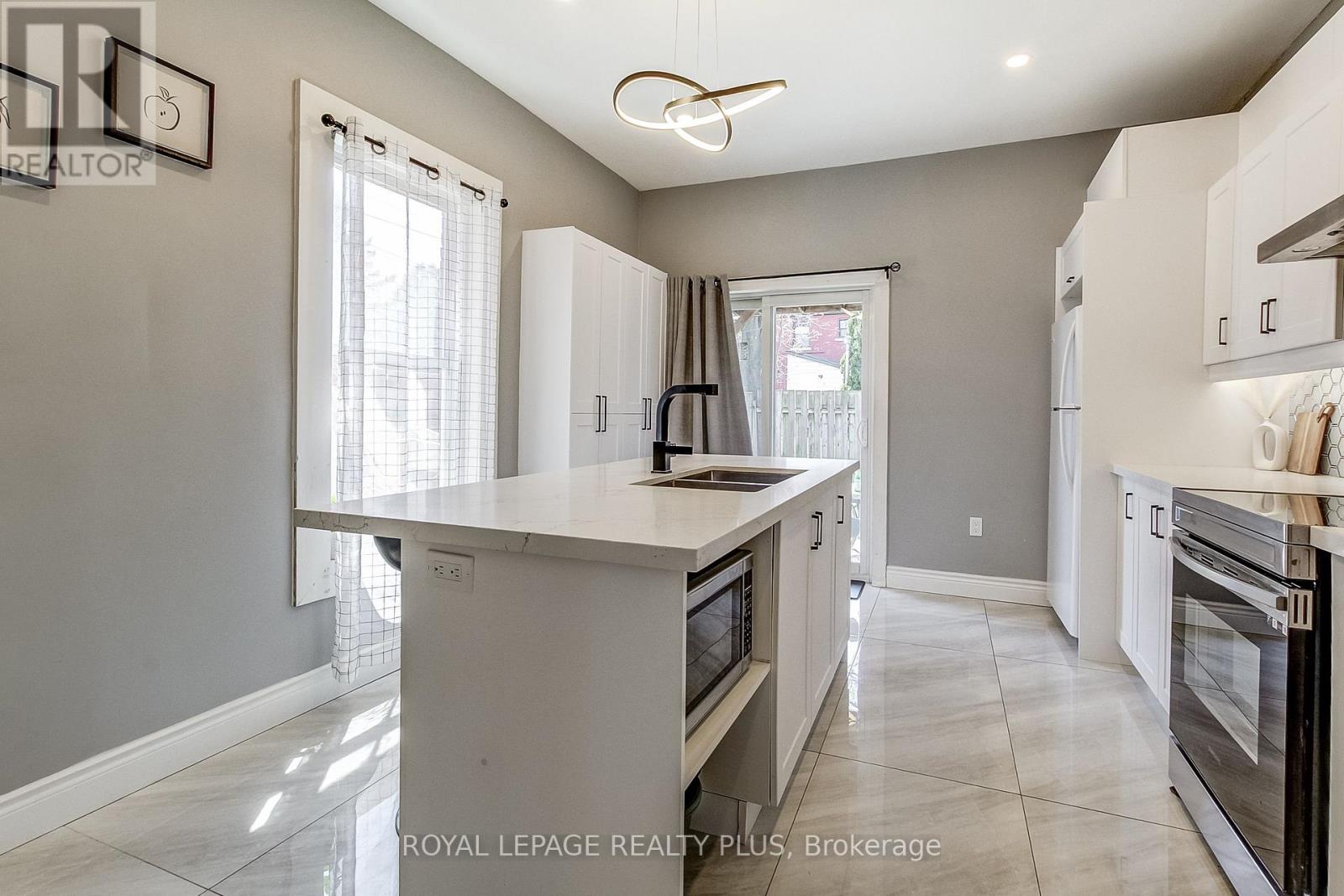 38 Rosemont Avenue, Hamilton, Ontario  L8L 2M3 - Photo 10 - X12580596