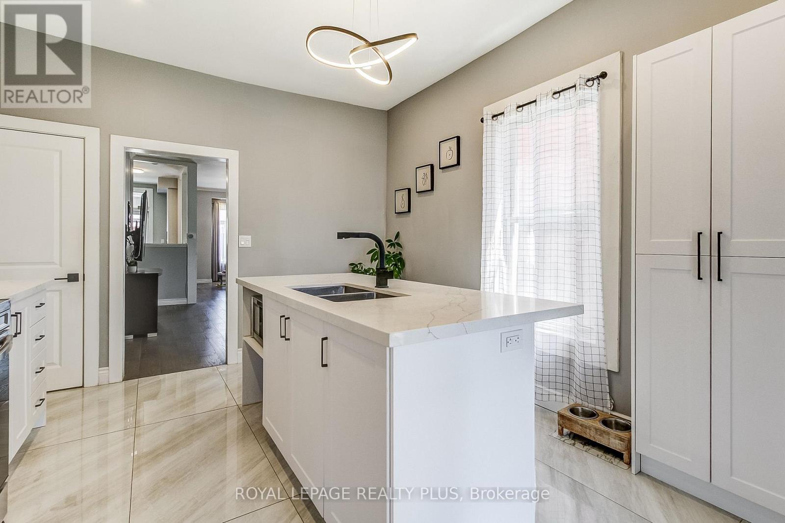 38 Rosemont Avenue, Hamilton, Ontario  L8L 2M3 - Photo 12 - X12580596