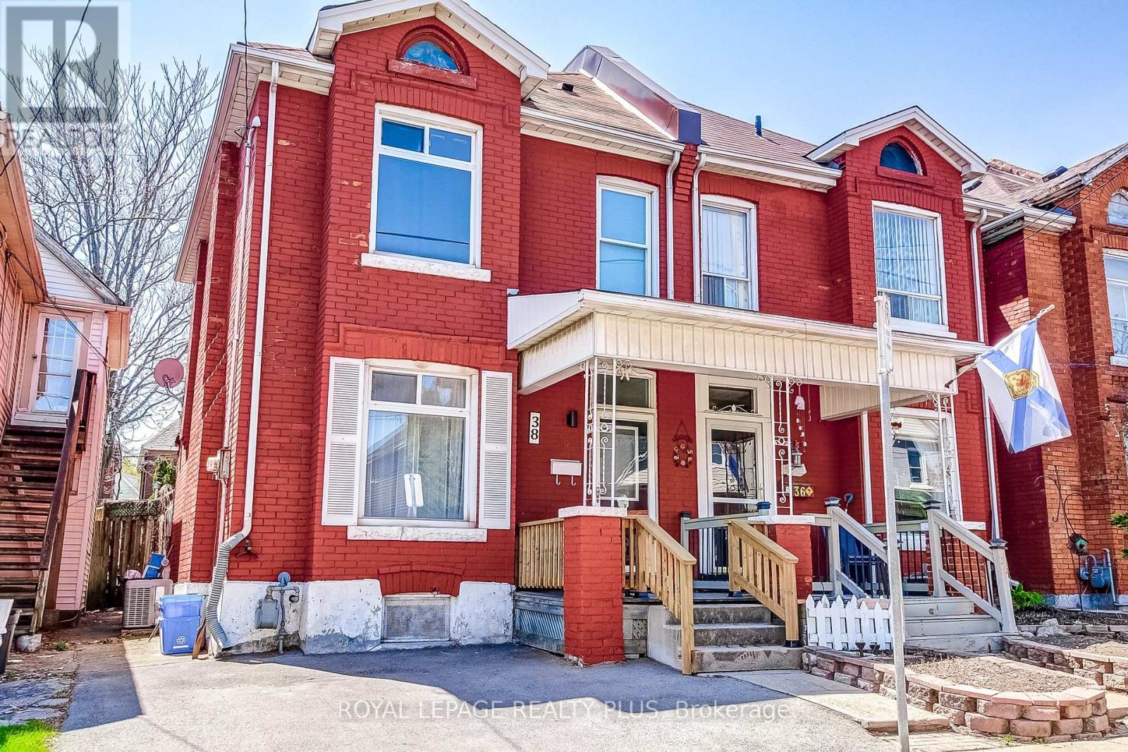 38 Rosemont Avenue, Hamilton, Ontario  L8L 2M3 - Photo 2 - X12580596