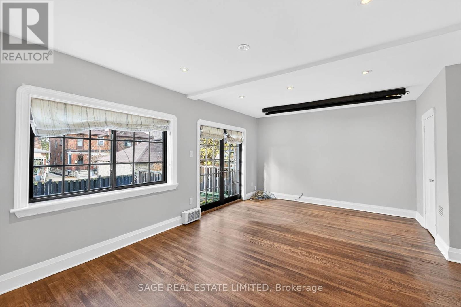 12 Fairleigh Crescent, Toronto, Ontario  M6C 3R8 - Photo 11 - C12580604