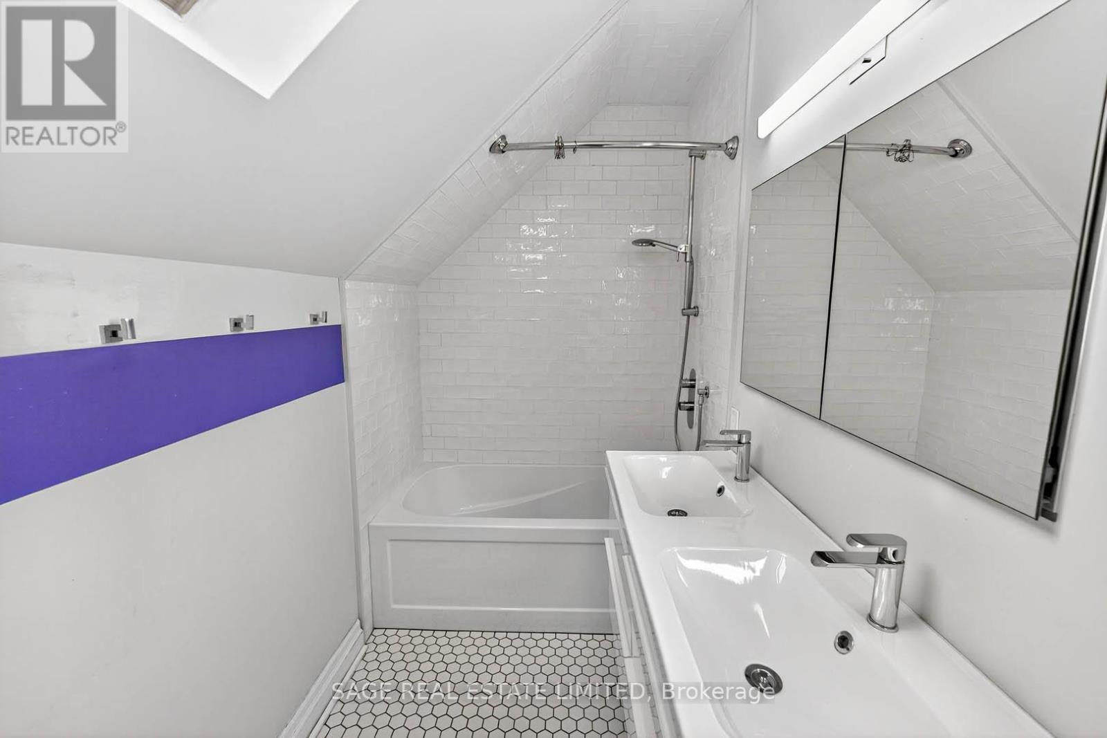 12 Fairleigh Crescent, Toronto, Ontario  M6C 3R8 - Photo 24 - C12580604