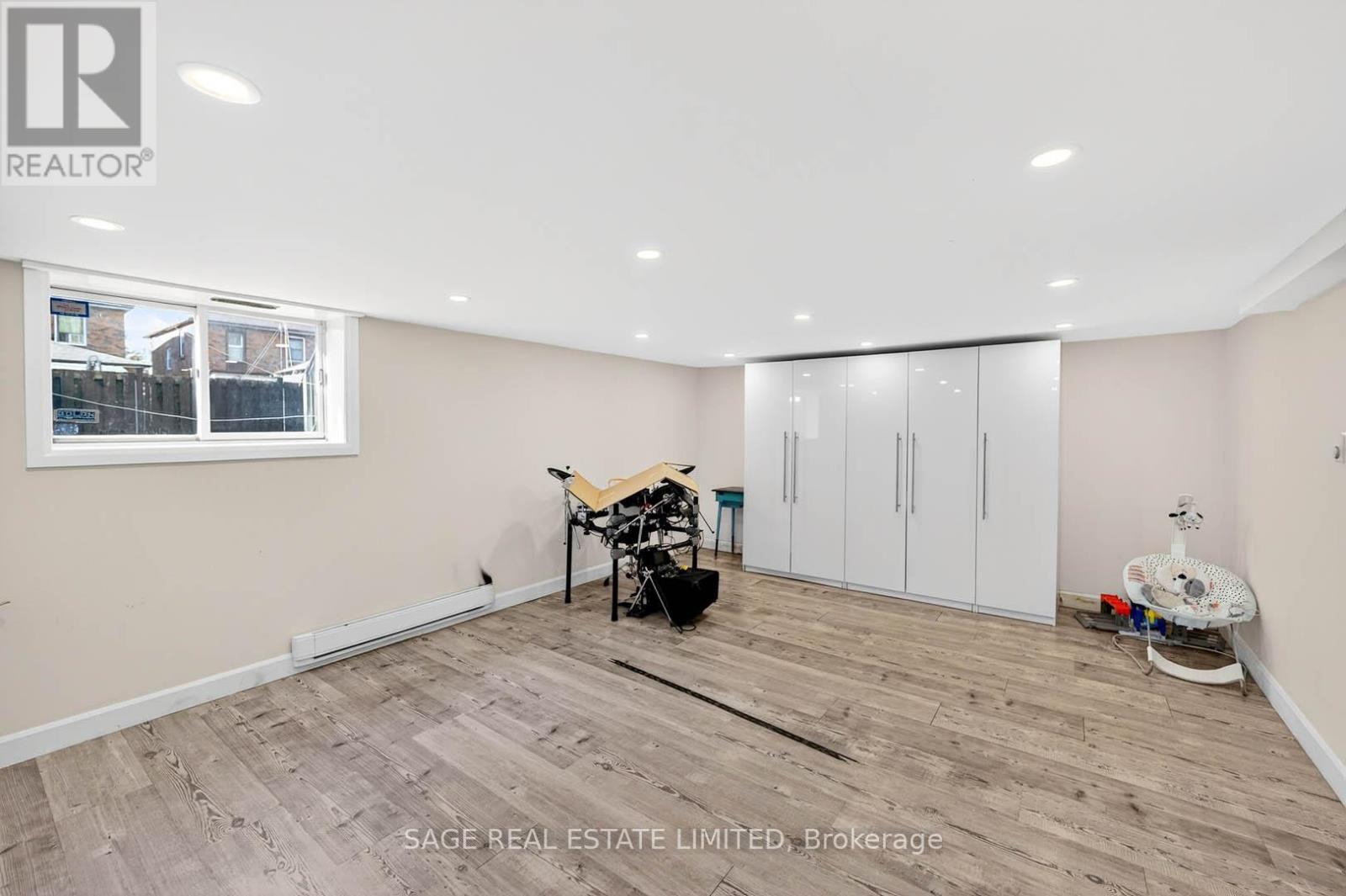 12 Fairleigh Crescent, Toronto, Ontario  M6C 3R8 - Photo 29 - C12580604