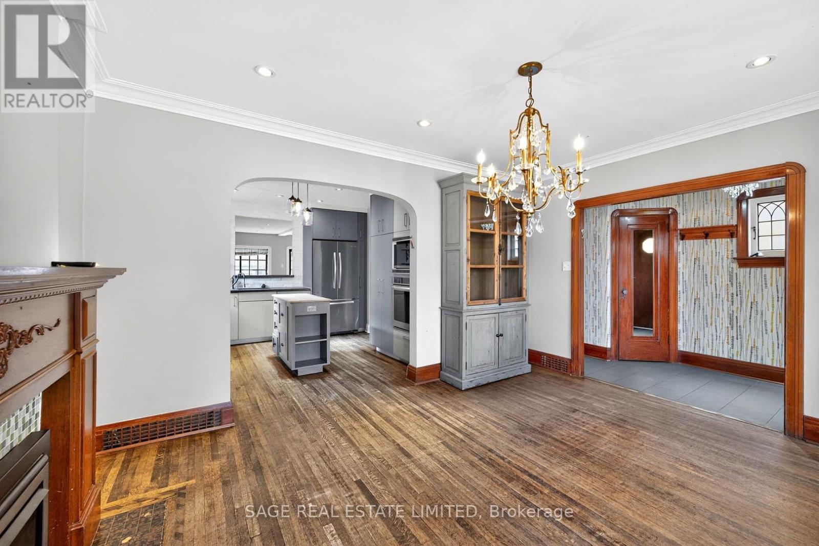 12 Fairleigh Crescent, Toronto, Ontario  M6C 3R8 - Photo 4 - C12580604