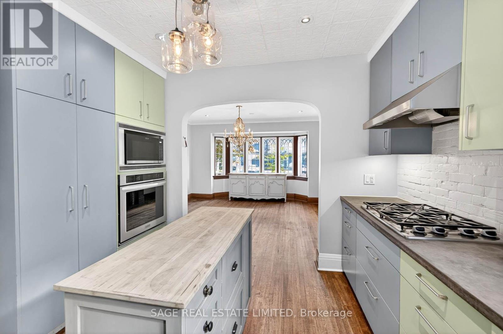 12 Fairleigh Crescent, Toronto, Ontario  M6C 3R8 - Photo 7 - C12580604