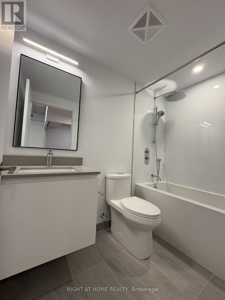 210 - 1720 Bayview Avenue, Toronto, Ontario  M4G 0E5 - Photo 11 - C12580626