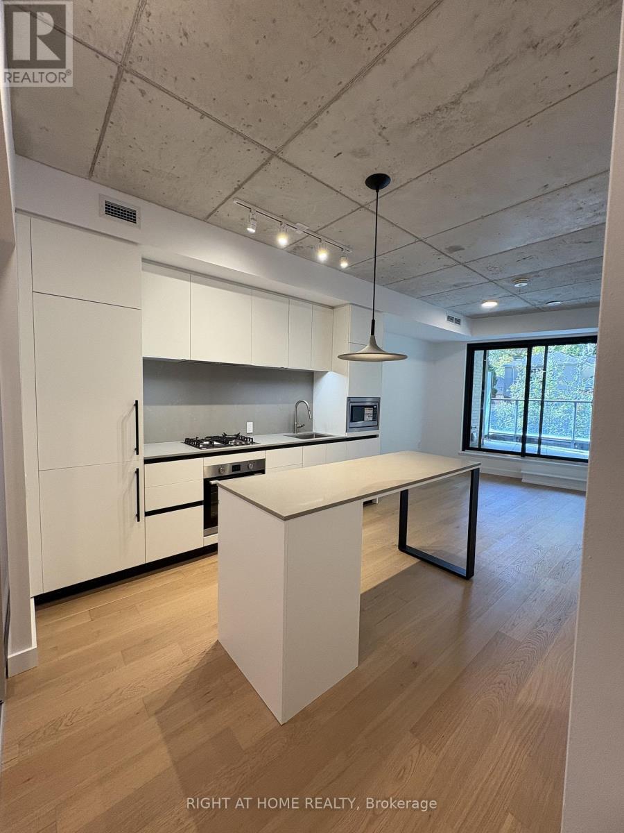 210 - 1720 Bayview Avenue, Toronto, Ontario  M4G 0E5 - Photo 4 - C12580626