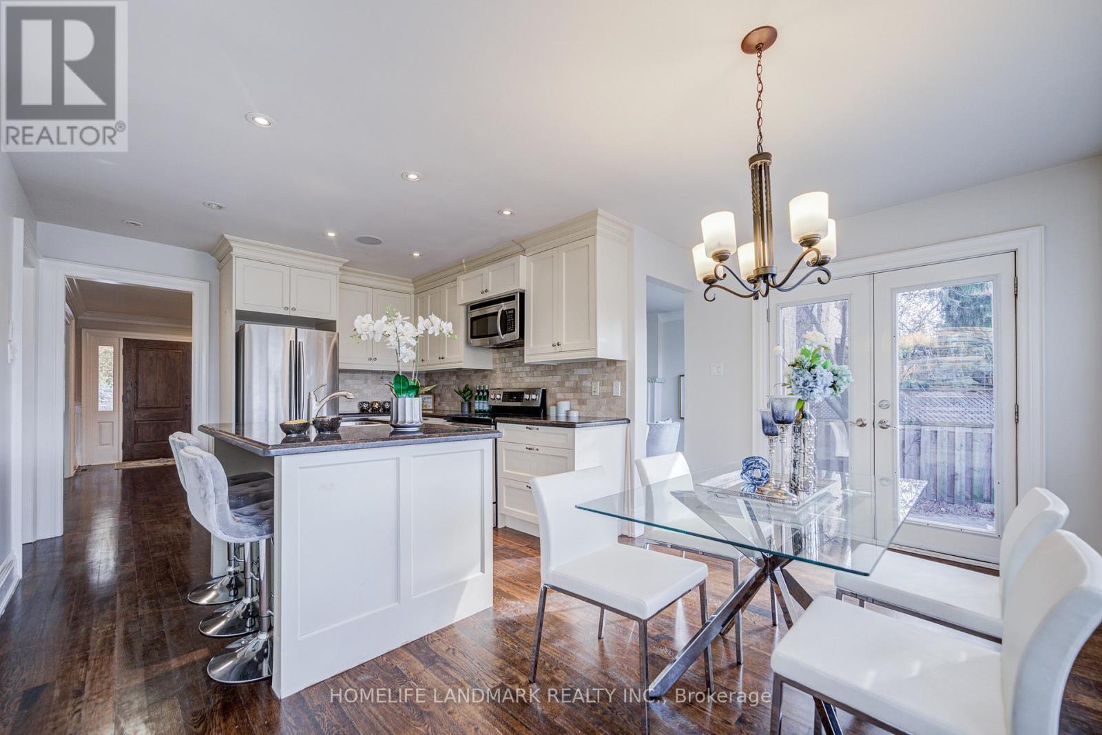 1124 Creekside Drive, Oakville, Ontario  L6H 4Z5 - Photo 14 - W12561100