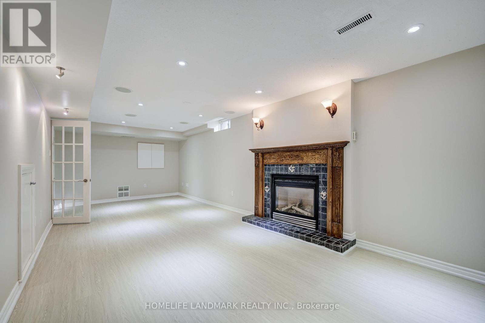 1124 Creekside Drive, Oakville, Ontario  L6H 4Z5 - Photo 40 - W12561100