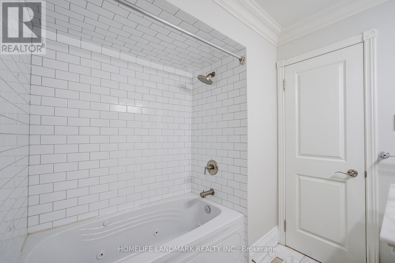 1124 Creekside Drive, Oakville, Ontario  L6H 4Z5 - Photo 37 - W12561100