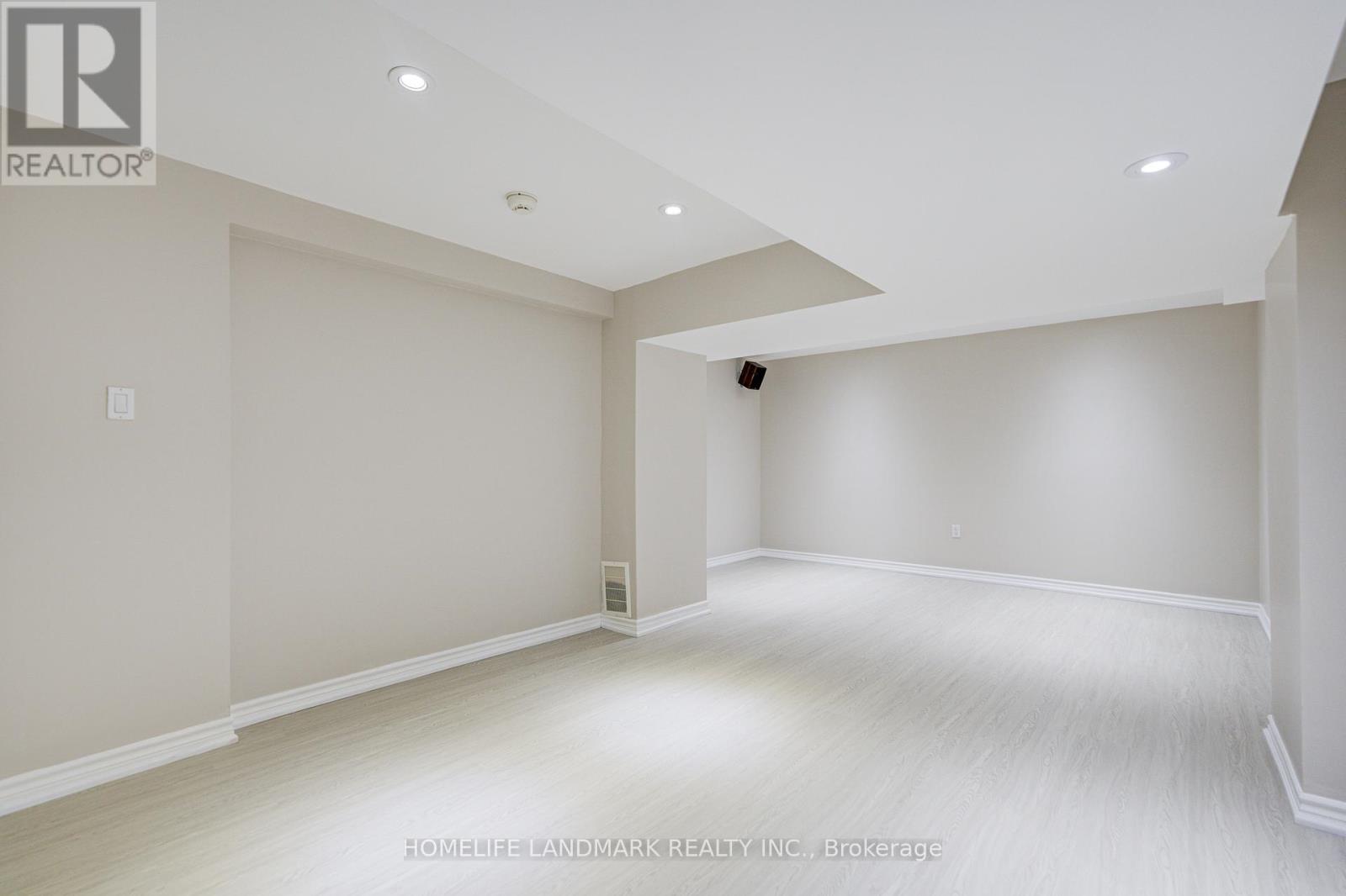 1124 Creekside Drive, Oakville, Ontario  L6H 4Z5 - Photo 43 - W12561100