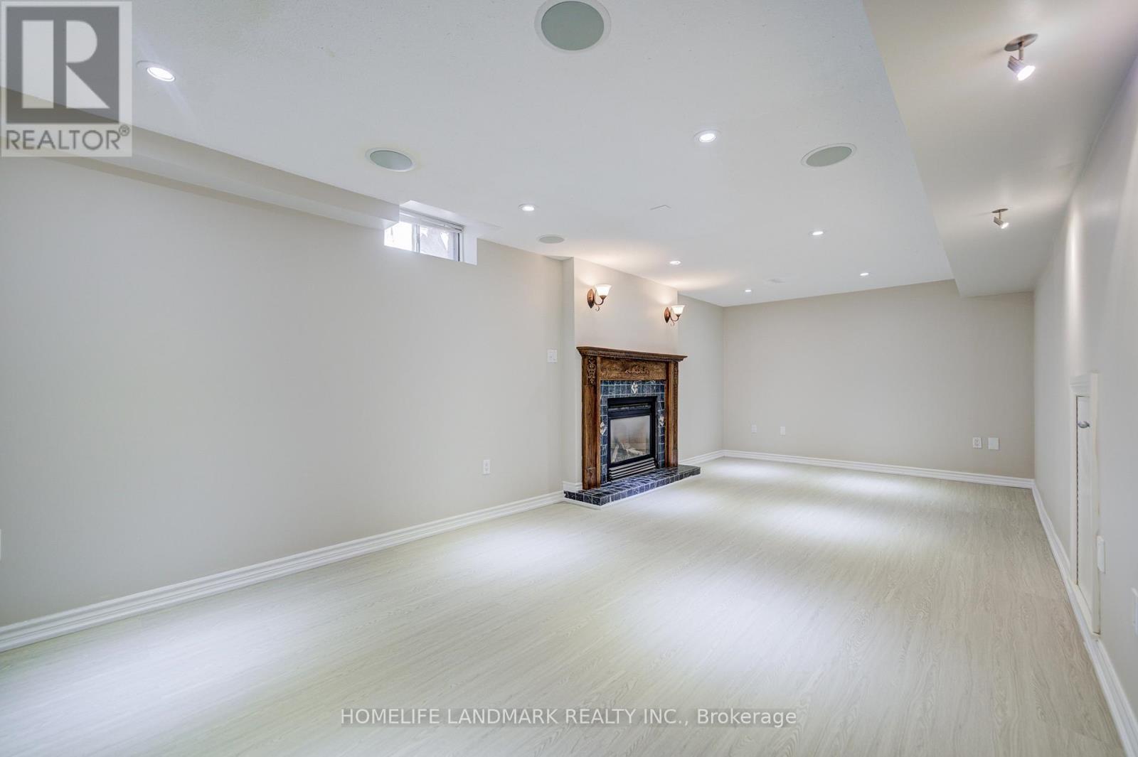 1124 Creekside Drive, Oakville, Ontario  L6H 4Z5 - Photo 39 - W12561100