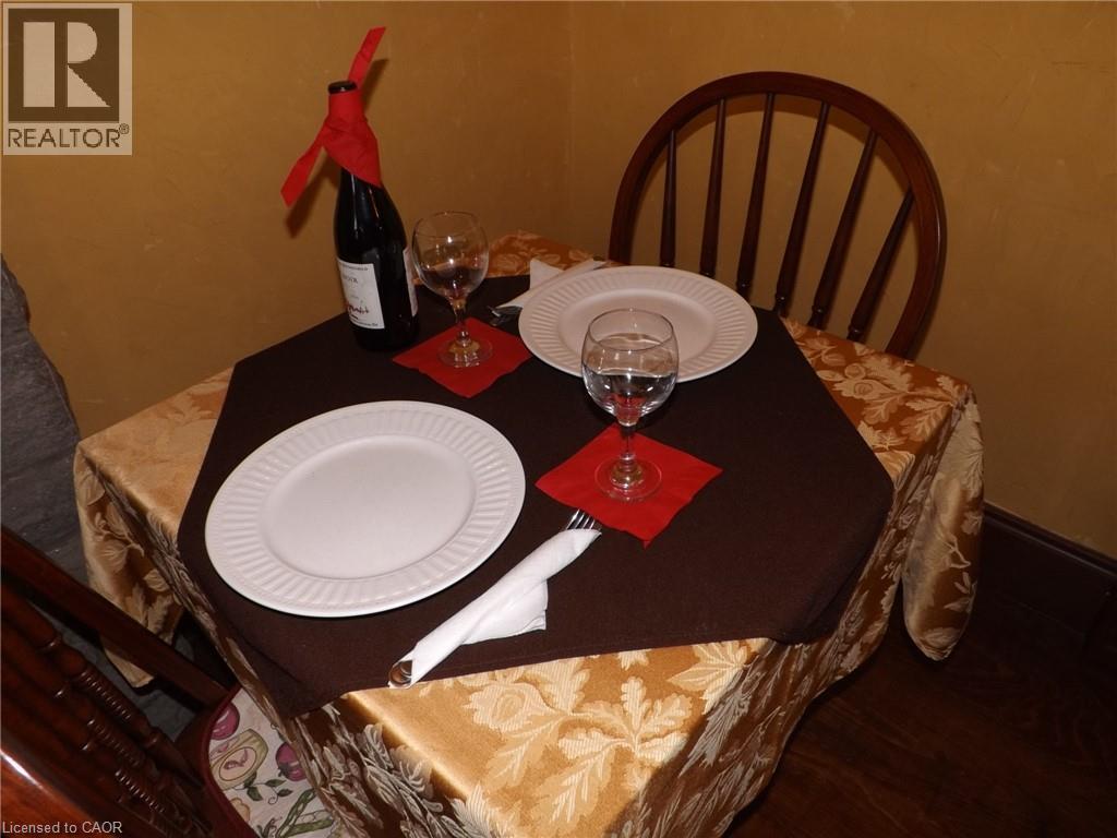 5815 Main Street, Niagara Falls, Ontario  L2G 5Z6 - Photo 2 - 40790857