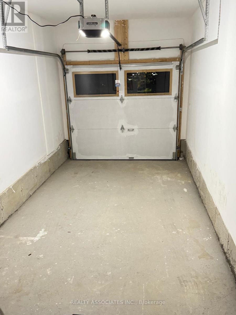 8 Matawin Lane, Richmond Hill, Ontario  L4B 0H8 - Photo 18 - N12580612