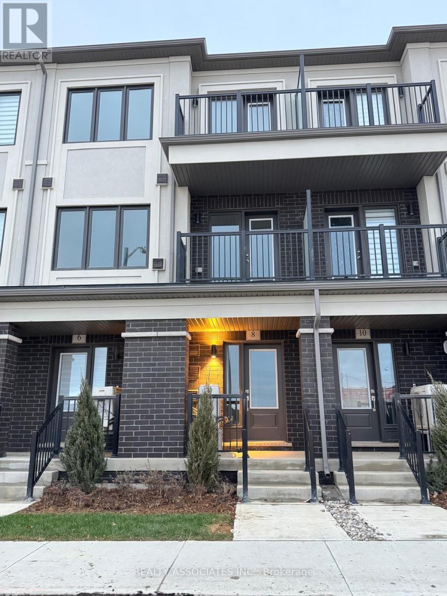 8 Matawin Lane, Richmond Hill, Ontario  L4B 0H8 - Photo 3 - N12580612