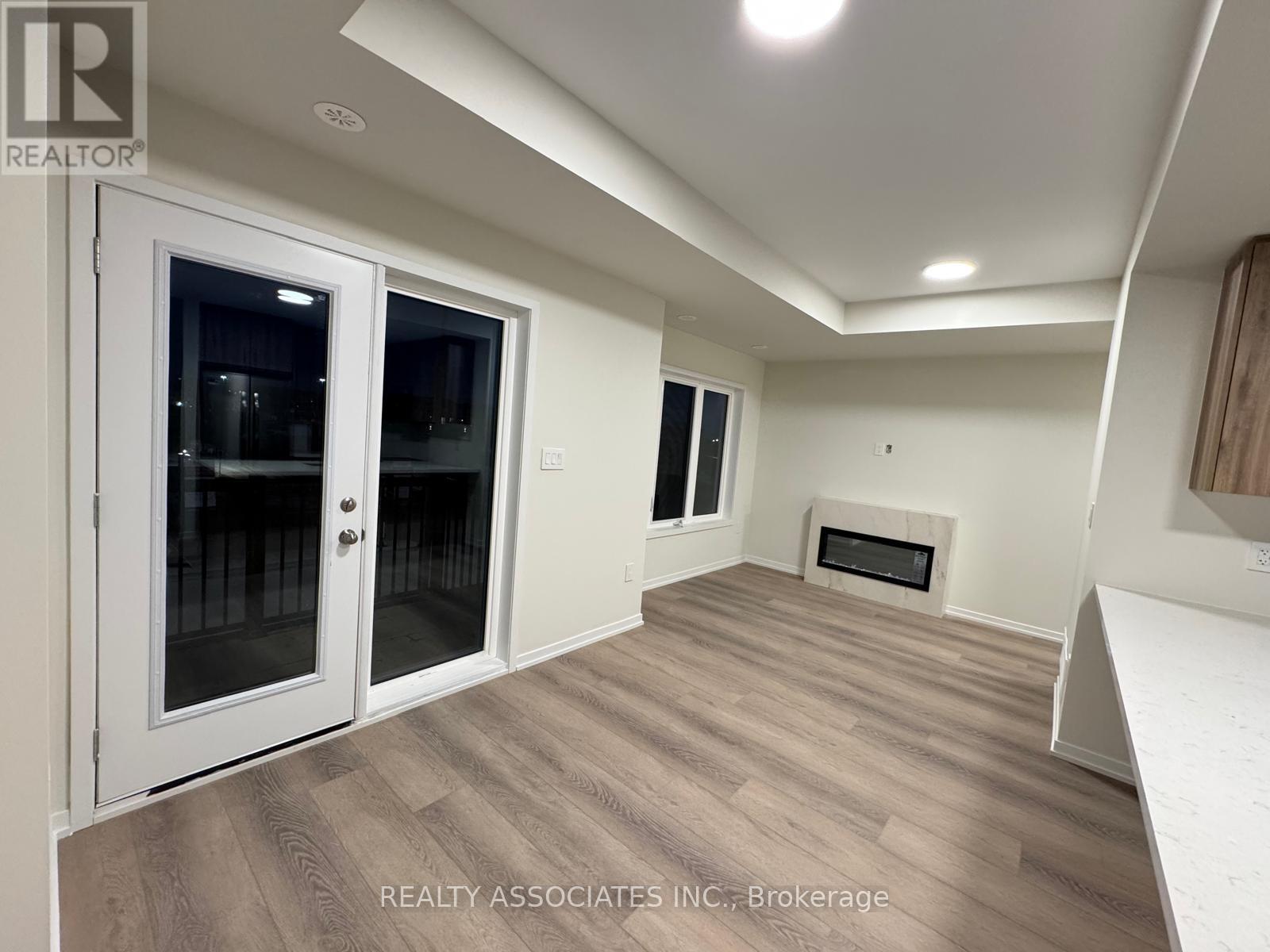 8 Matawin Lane, Richmond Hill, Ontario  L4B 0H8 - Photo 5 - N12580612