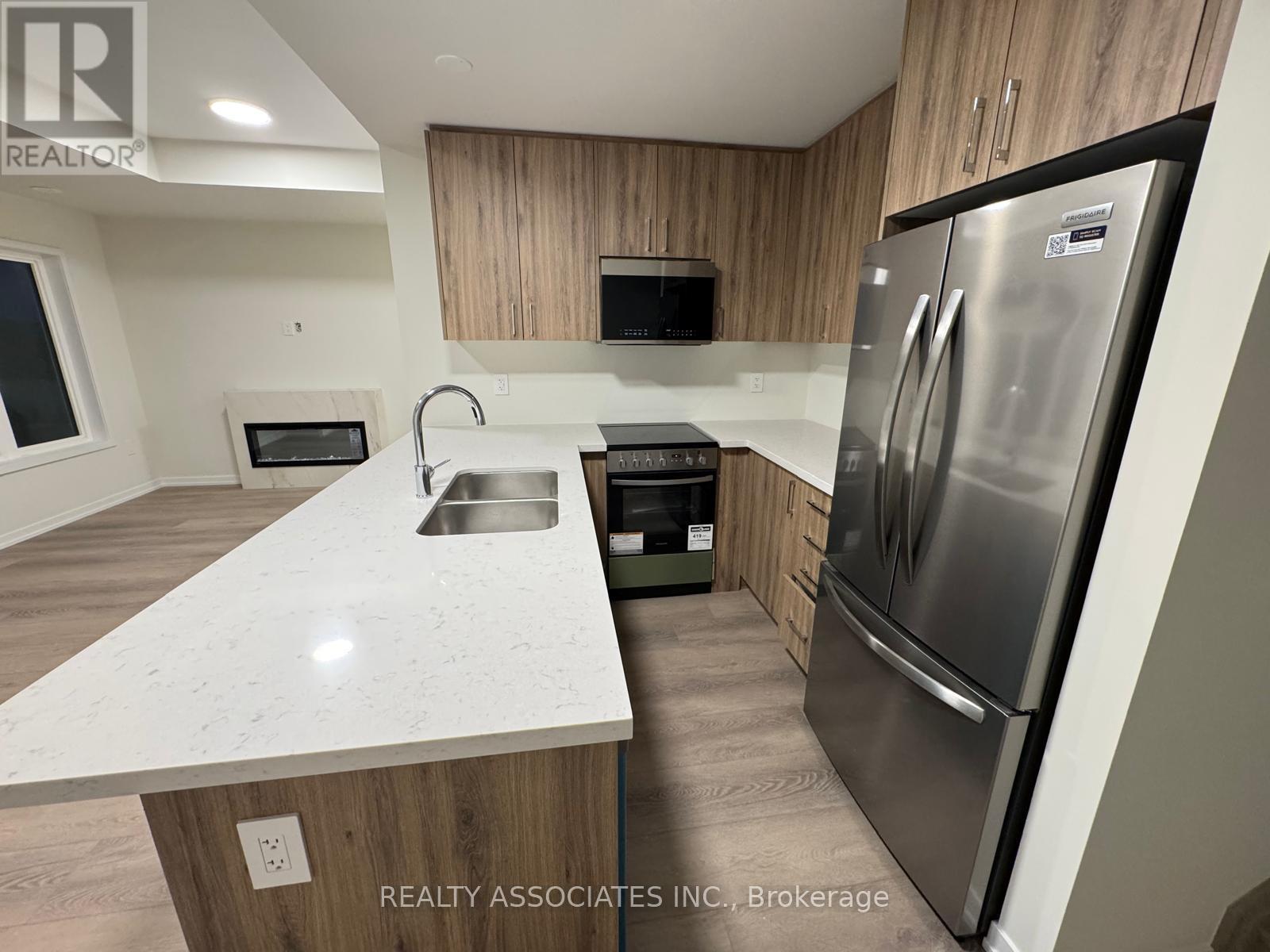 8 Matawin Lane, Richmond Hill, Ontario  L4B 0H8 - Photo 6 - N12580612