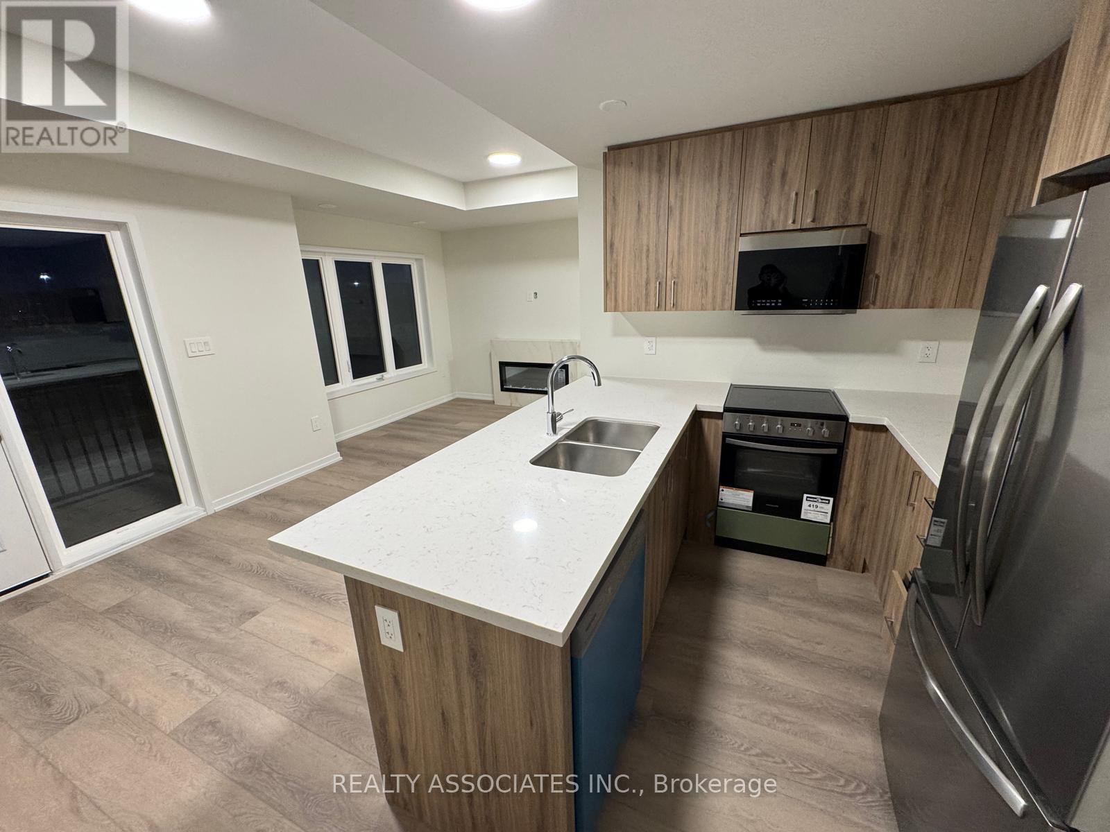 8 Matawin Lane, Richmond Hill, Ontario  L4B 0H8 - Photo 7 - N12580612