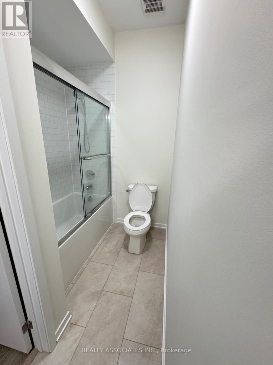 8 Matawin Lane, Richmond Hill, Ontario  L4B 0H8 - Photo 8 - N12580612