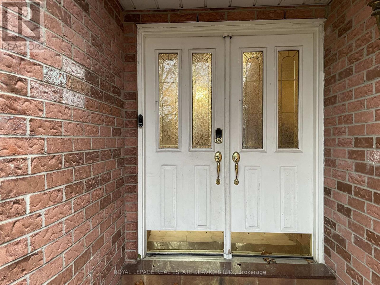 5171 Hidden Valley Court, Mississauga, Ontario  L5M 3P1 - Photo 3 - W12580608