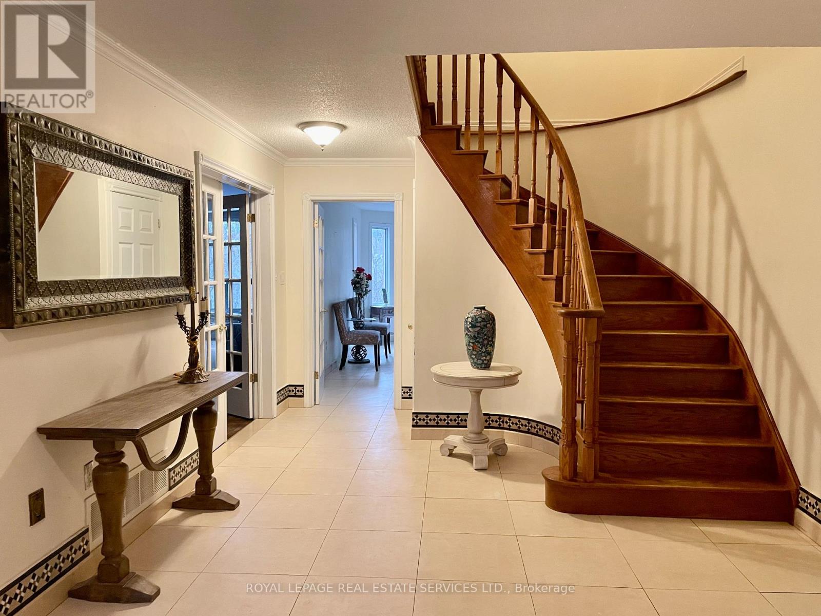 5171 Hidden Valley Court, Mississauga, Ontario  L5M 3P1 - Photo 4 - W12580608