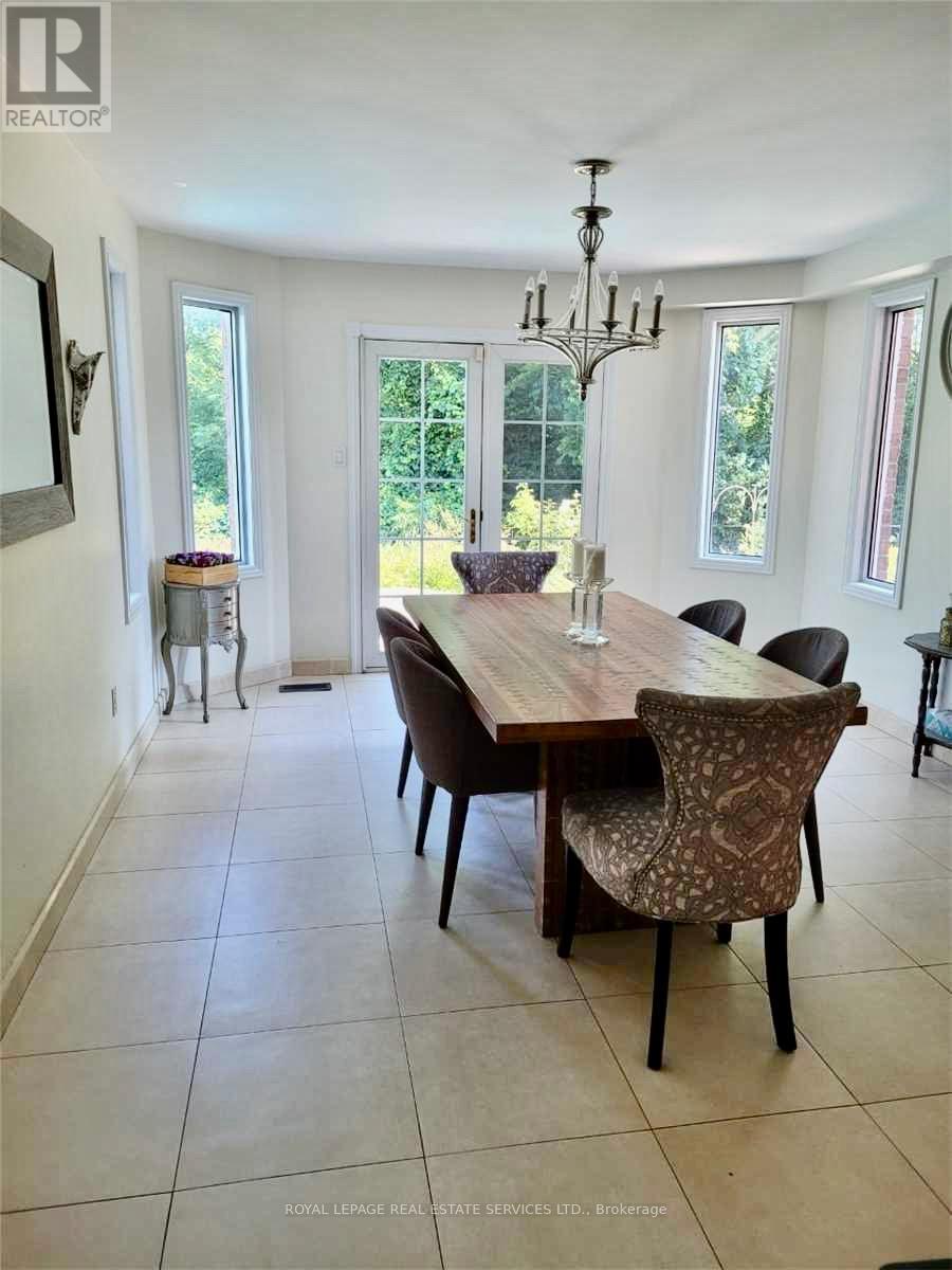 5171 Hidden Valley Court, Mississauga, Ontario  L5M 3P1 - Photo 8 - W12580608