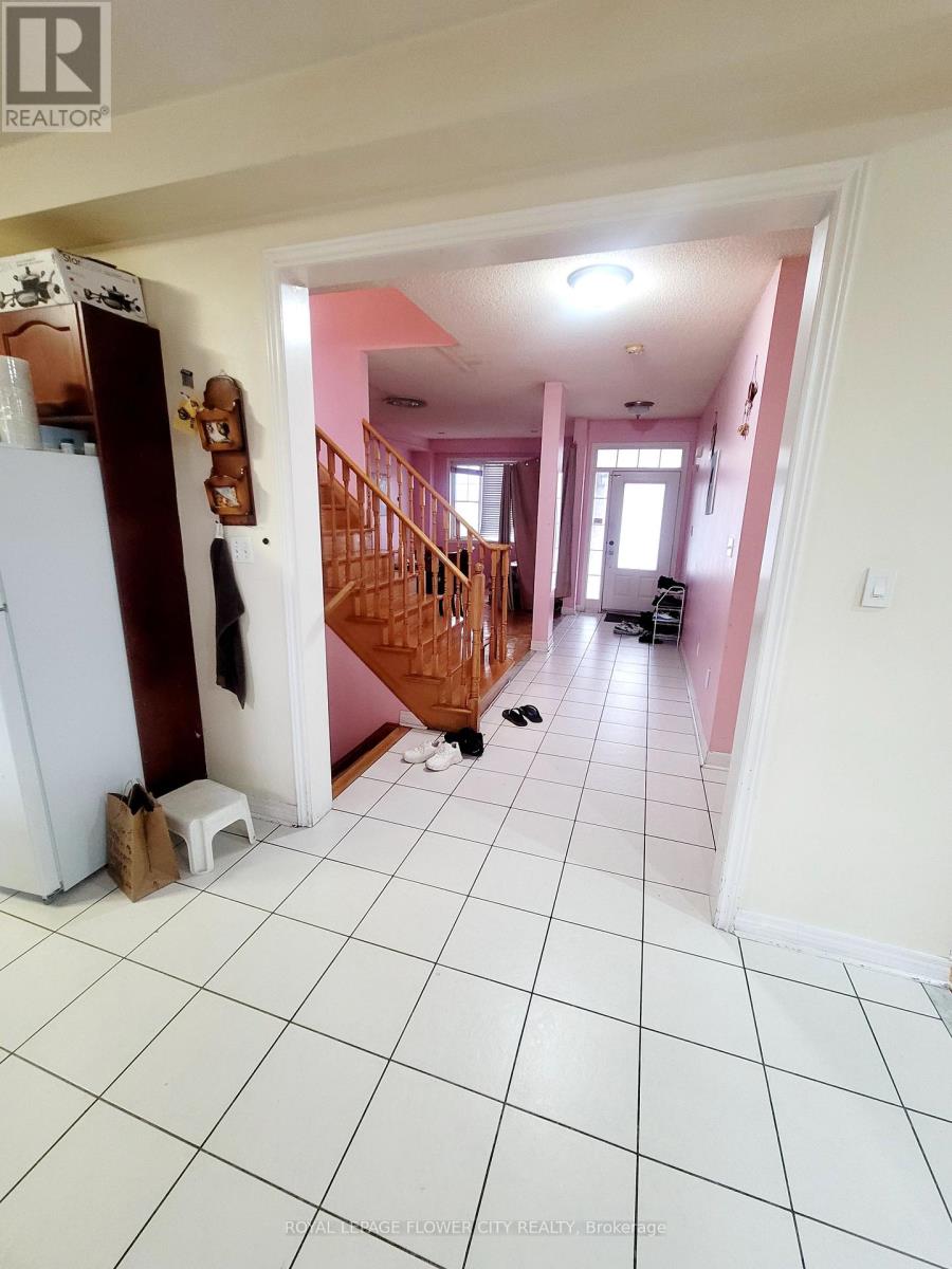 5 Pantomine Boulevard, Brampton, Ontario  L6Y 5M2 - Photo 11 - W12580624