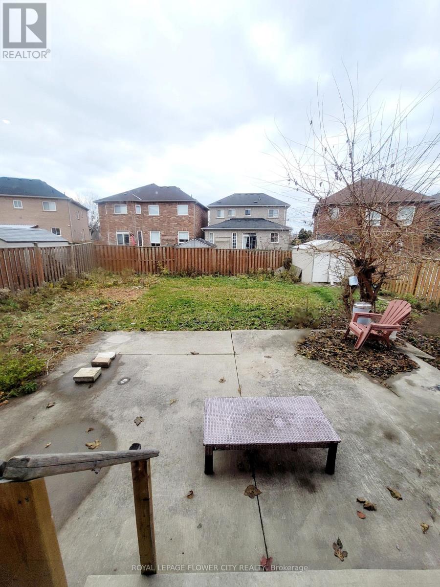 5 Pantomine Boulevard, Brampton, Ontario  L6Y 5M2 - Photo 12 - W12580624