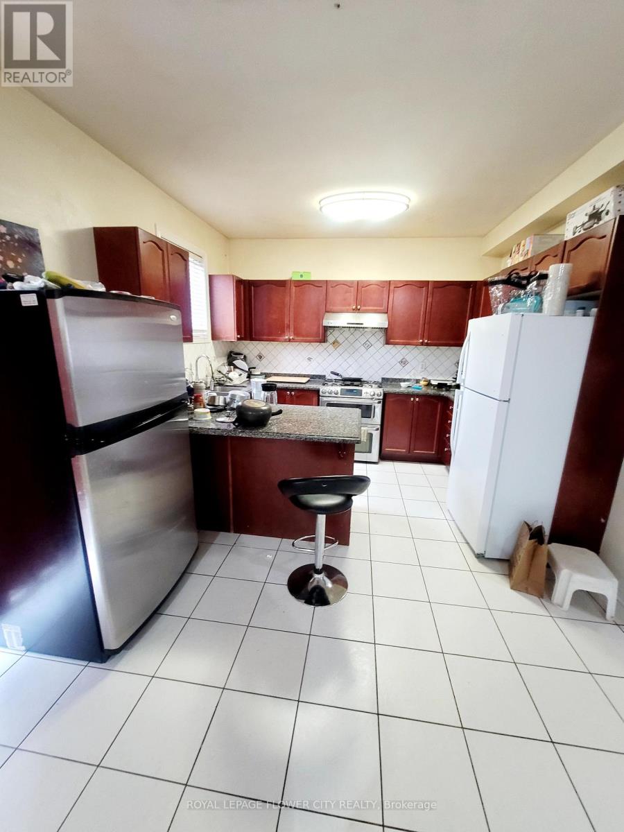 5 Pantomine Boulevard, Brampton, Ontario  L6Y 5M2 - Photo 5 - W12580624