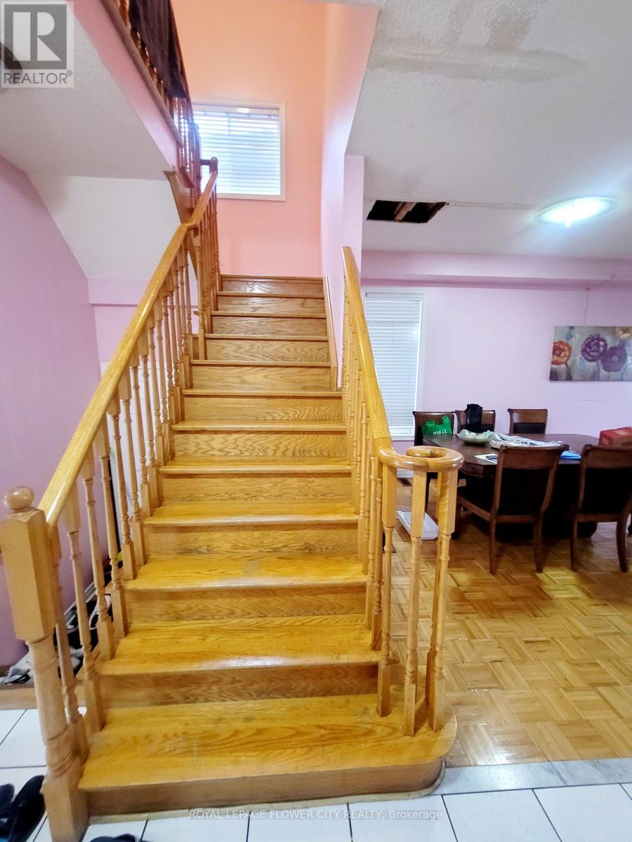 5 Pantomine Boulevard, Brampton, Ontario  L6Y 5M2 - Photo 8 - W12580624