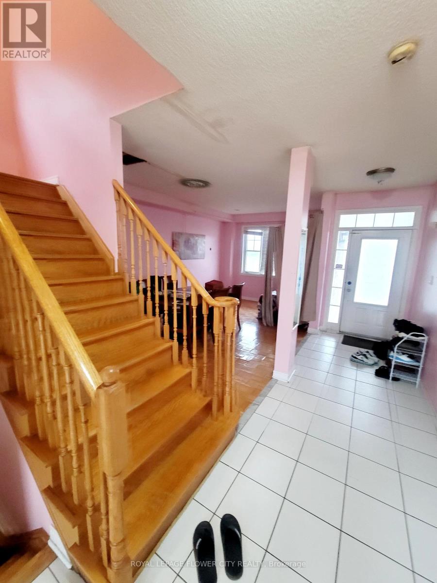 5 Pantomine Boulevard, Brampton, Ontario  L6Y 5M2 - Photo 9 - W12580624