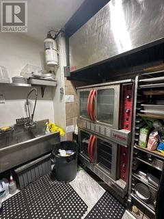 1055 Somerset Street W, Ottawa, Ontario  K1Y 2E5 - Photo 9 - X12580662