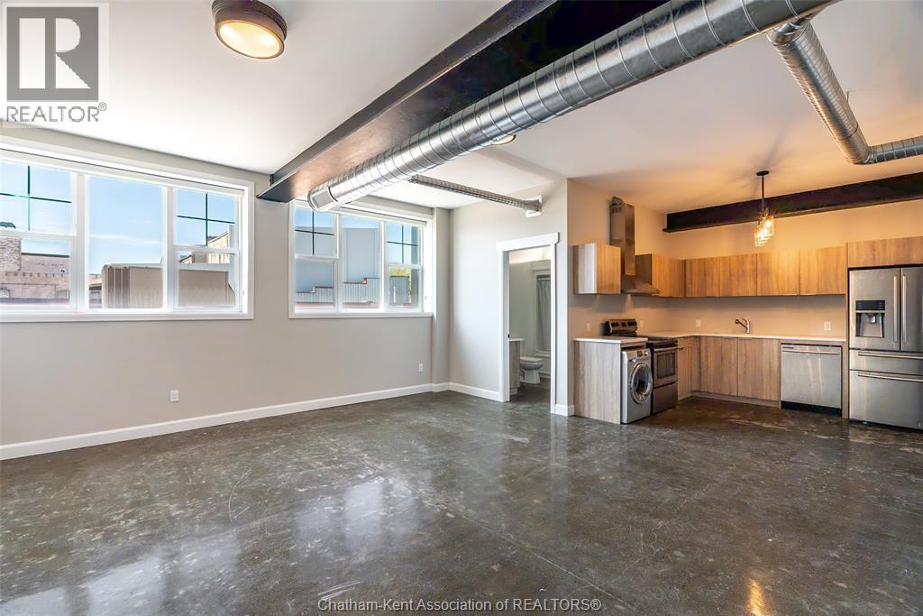MLS# 25030687: 140 King STREET West Unit# 203, Chatham, Canada
