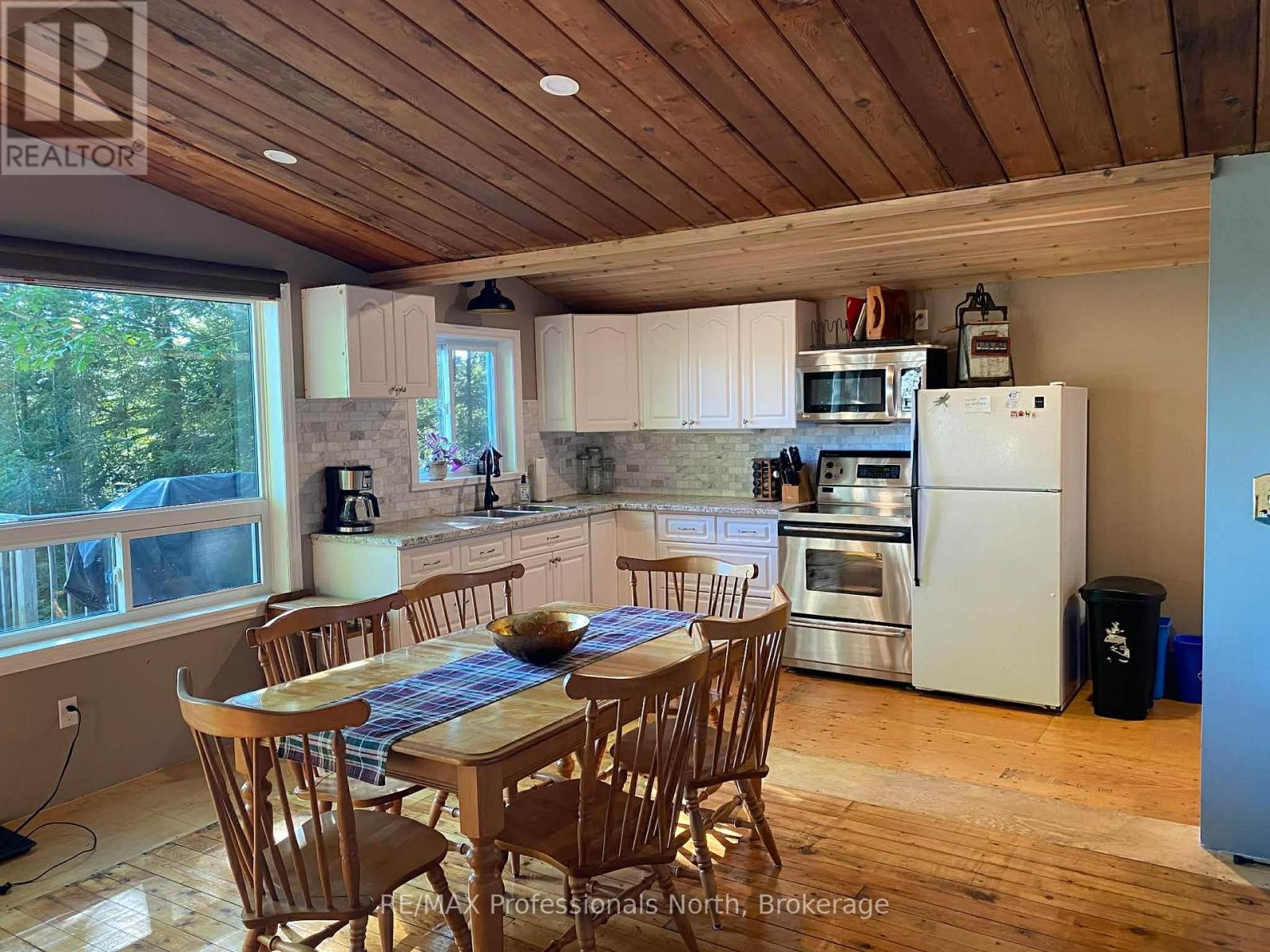 5541 Kennisis Lake Road, Dysart Et Al, Ontario  K0M 1S0 - Photo 10 - X12579910