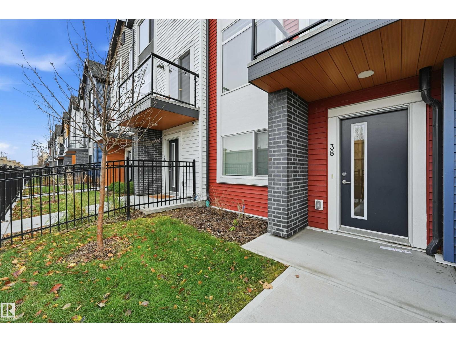 #38 1010 Rabbit Hill Rd Sw, Edmonton, Alberta  T6W 4G7 - Photo 2 - E4466817