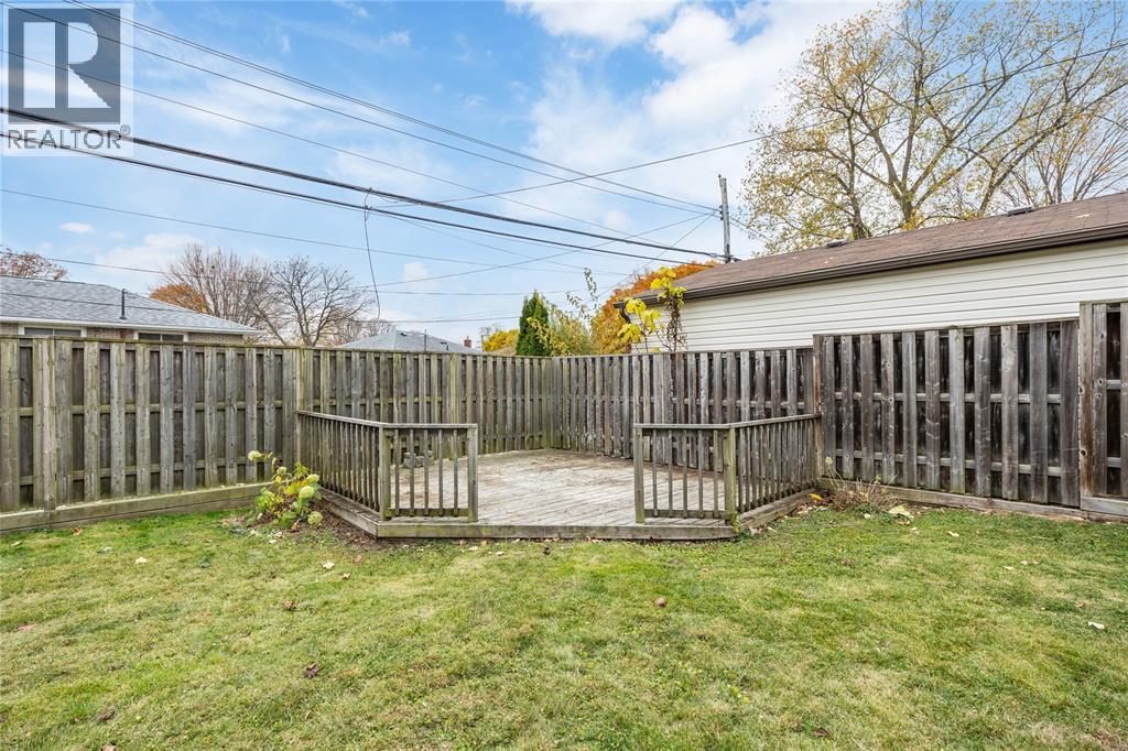 1035 Wellington Street, Sarnia, Ontario  N7S 1E4 - Photo 25 - 25030680