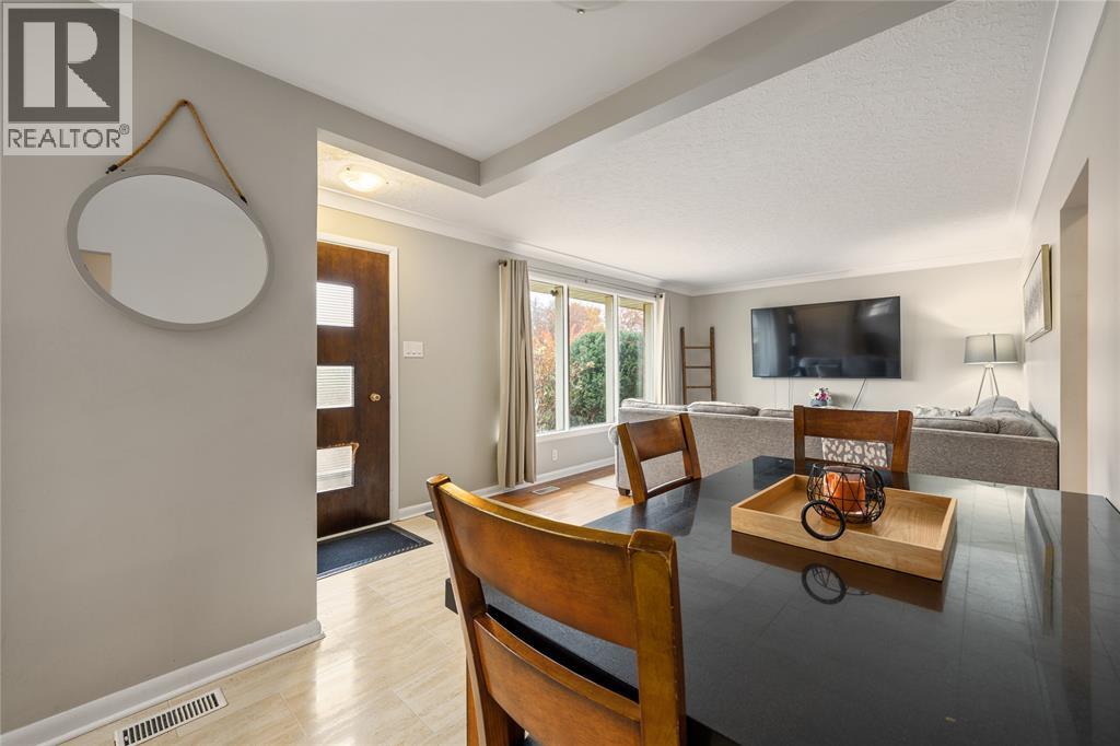 1035 Wellington Street, Sarnia, Ontario  N7S 1E4 - Photo 6 - 25030680