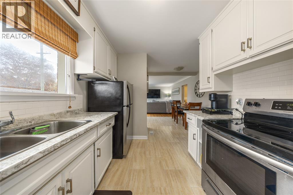 1035 Wellington Street, Sarnia, Ontario  N7S 1E4 - Photo 7 - 25030680