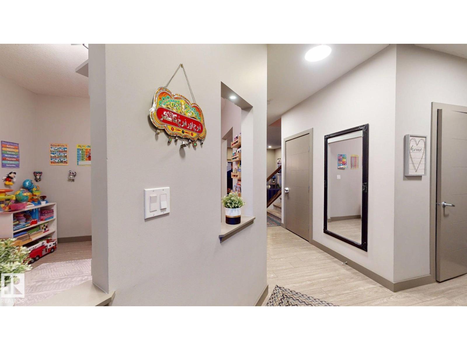 8031 Evans Cr Nw, Edmonton, Alberta  T6M 0T7 - Photo 2 - E4466819