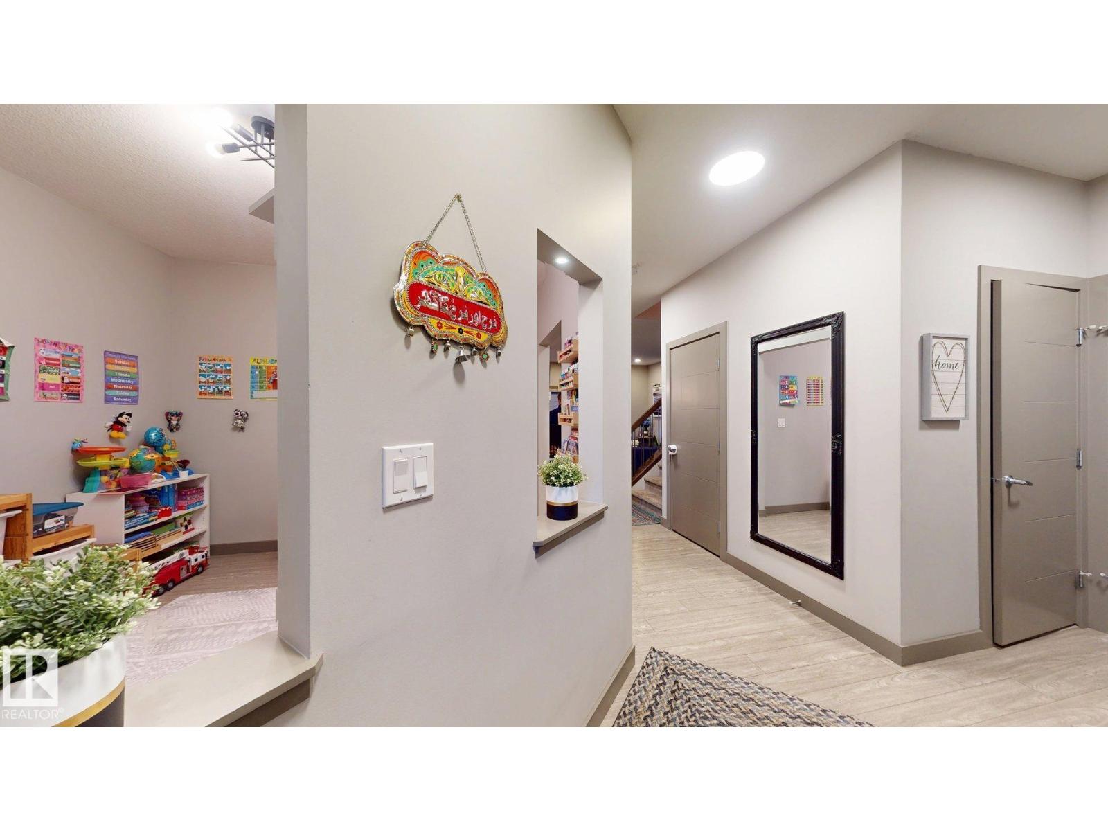 8031 Evans Cr Nw, Edmonton, Alberta  T6M 0T7 - Photo 3 - E4466819