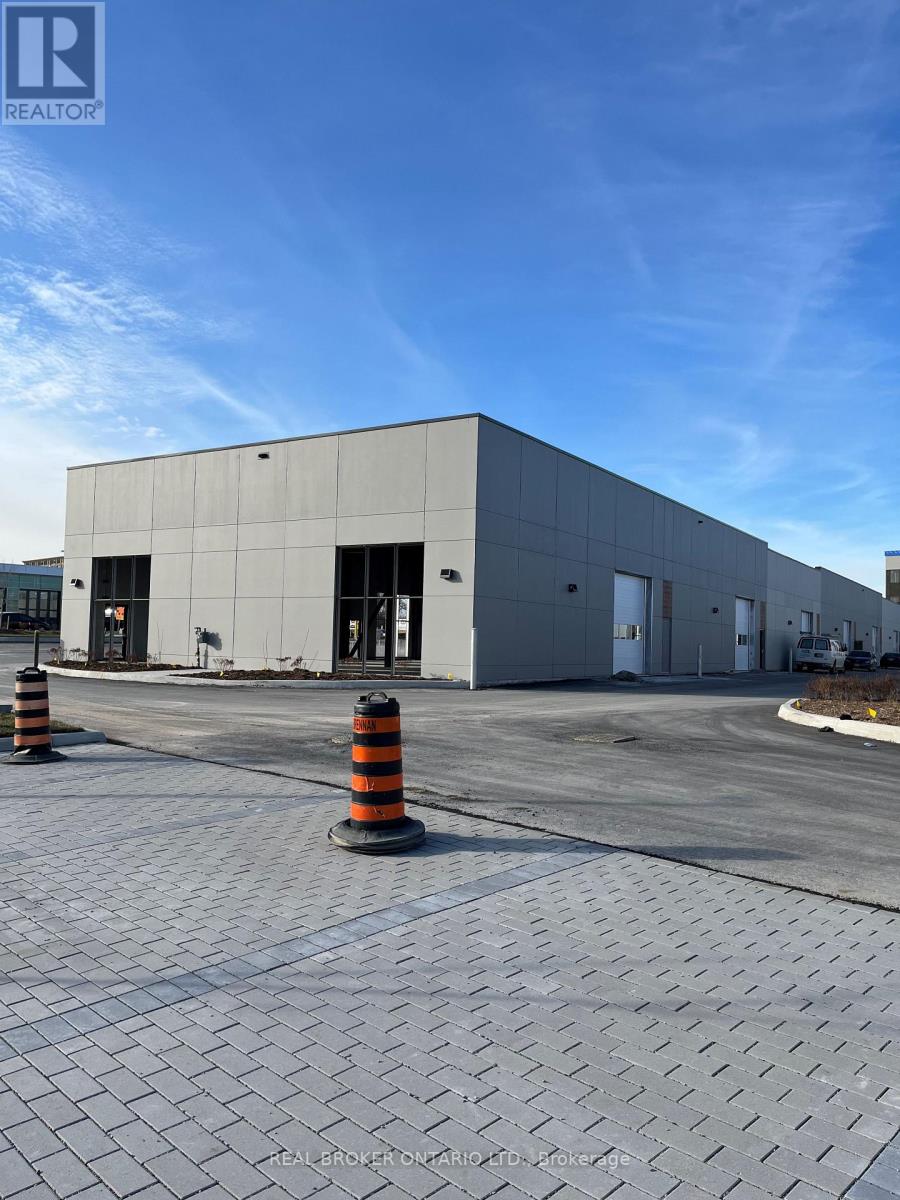 Unit 2 - 195 Cachet Woods Court, Markham, Ontario  L6C 0Z8 - Photo 4 - N12507598