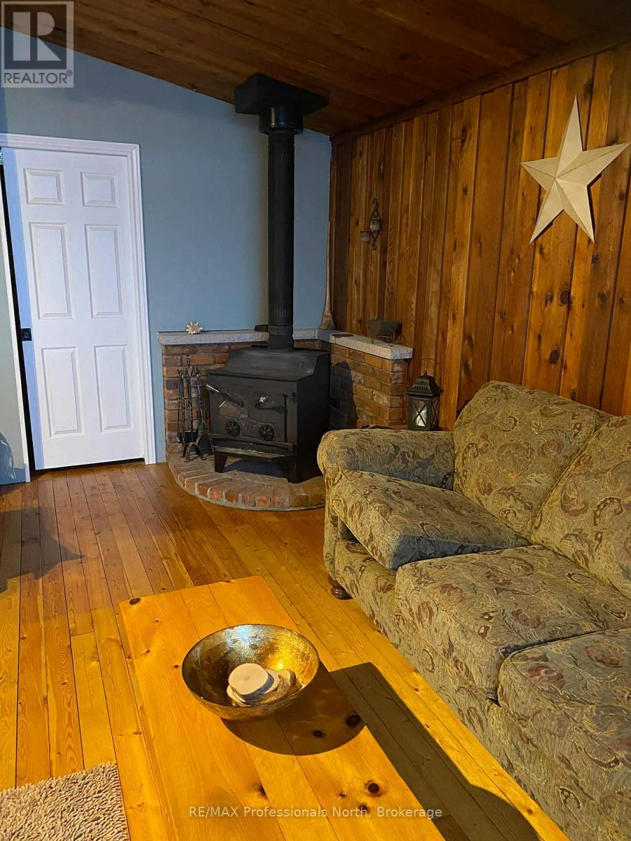 5541 Kennisis Lake Road, Dysart Et Al, Ontario  K0M 1S0 - Photo 14 - X12579910