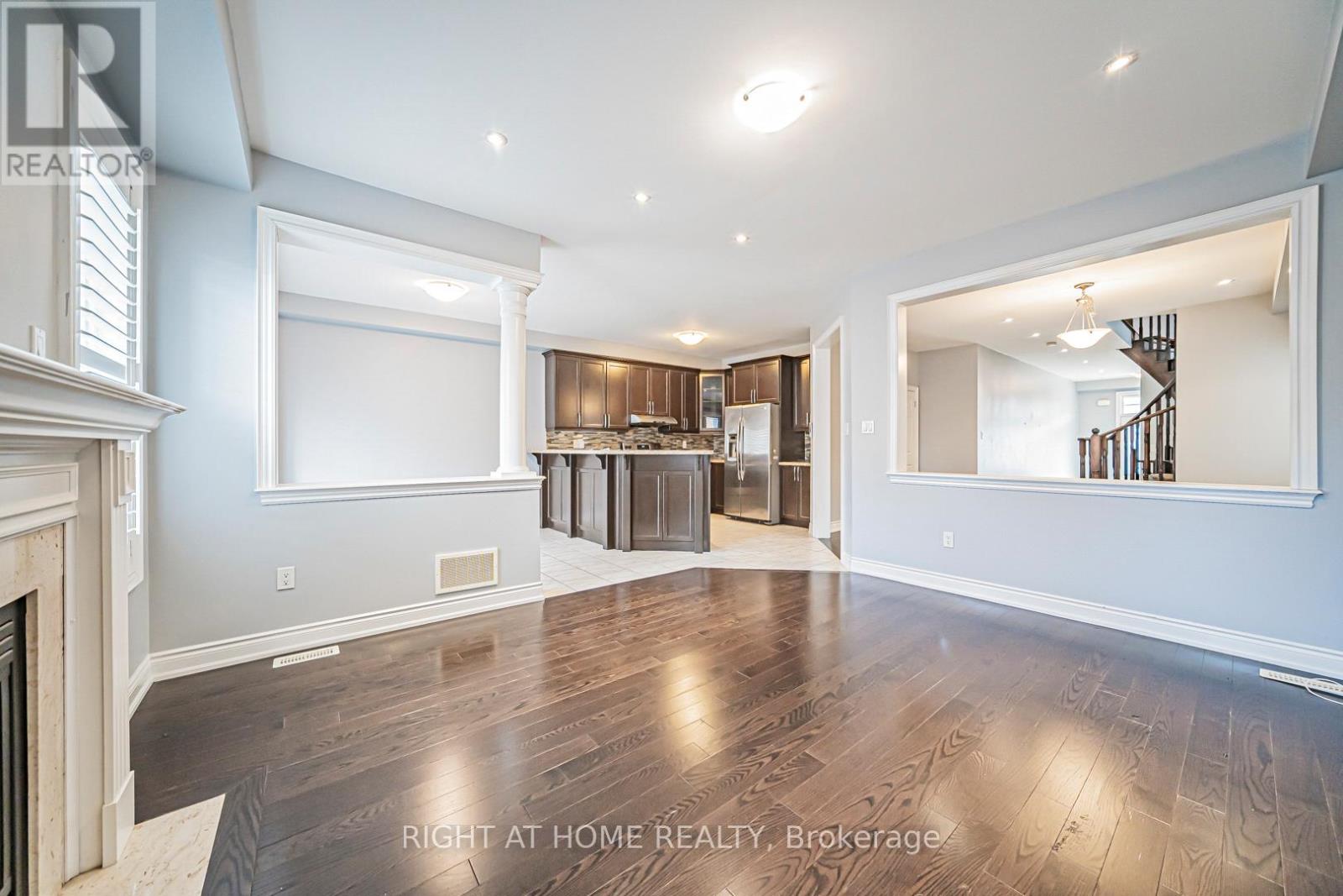 2431 Pine Glen Road, Oakville, Ontario  L6M 0R6 - Photo 11 - W12438028