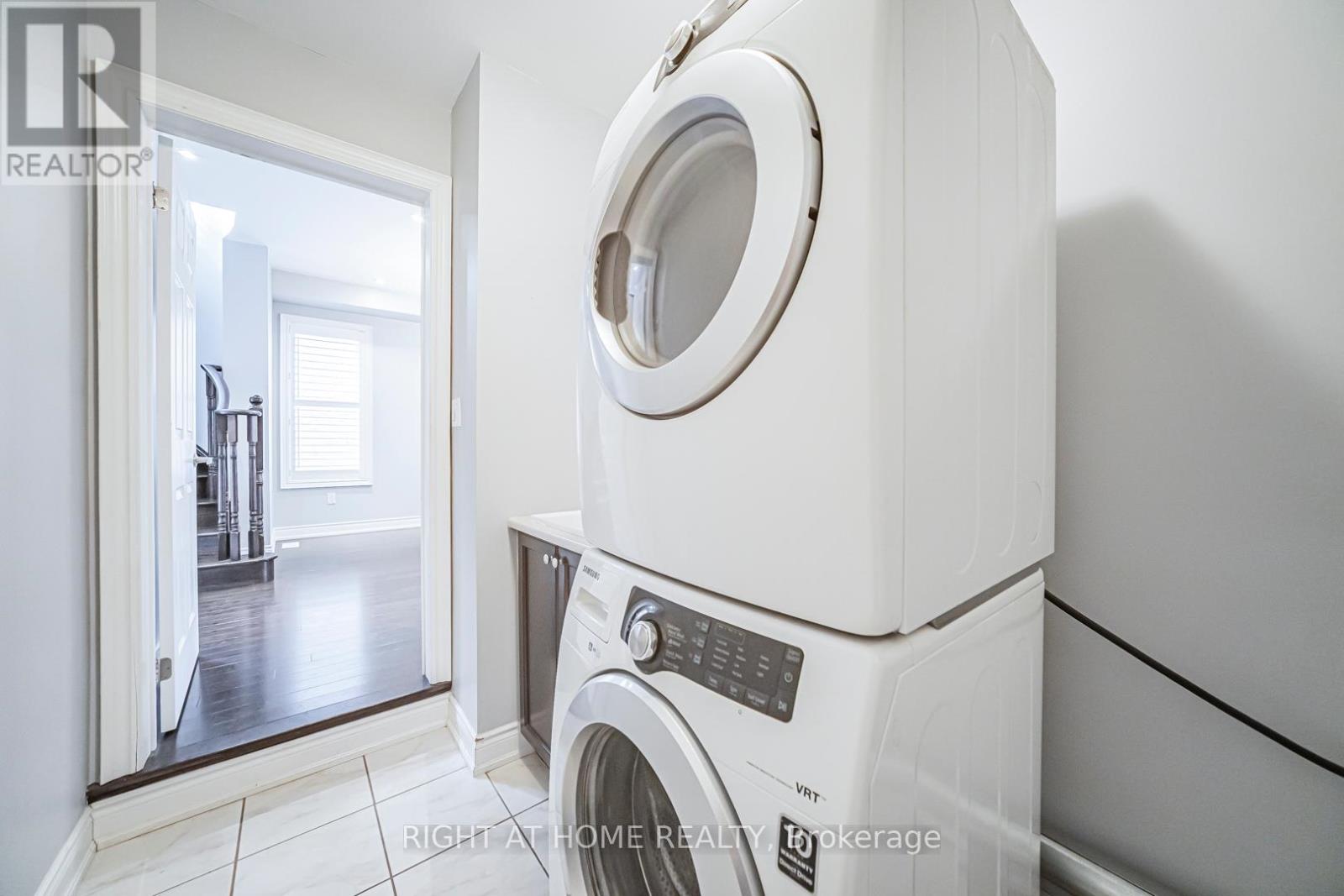 2431 Pine Glen Road, Oakville, Ontario  L6M 0R6 - Photo 13 - W12438028