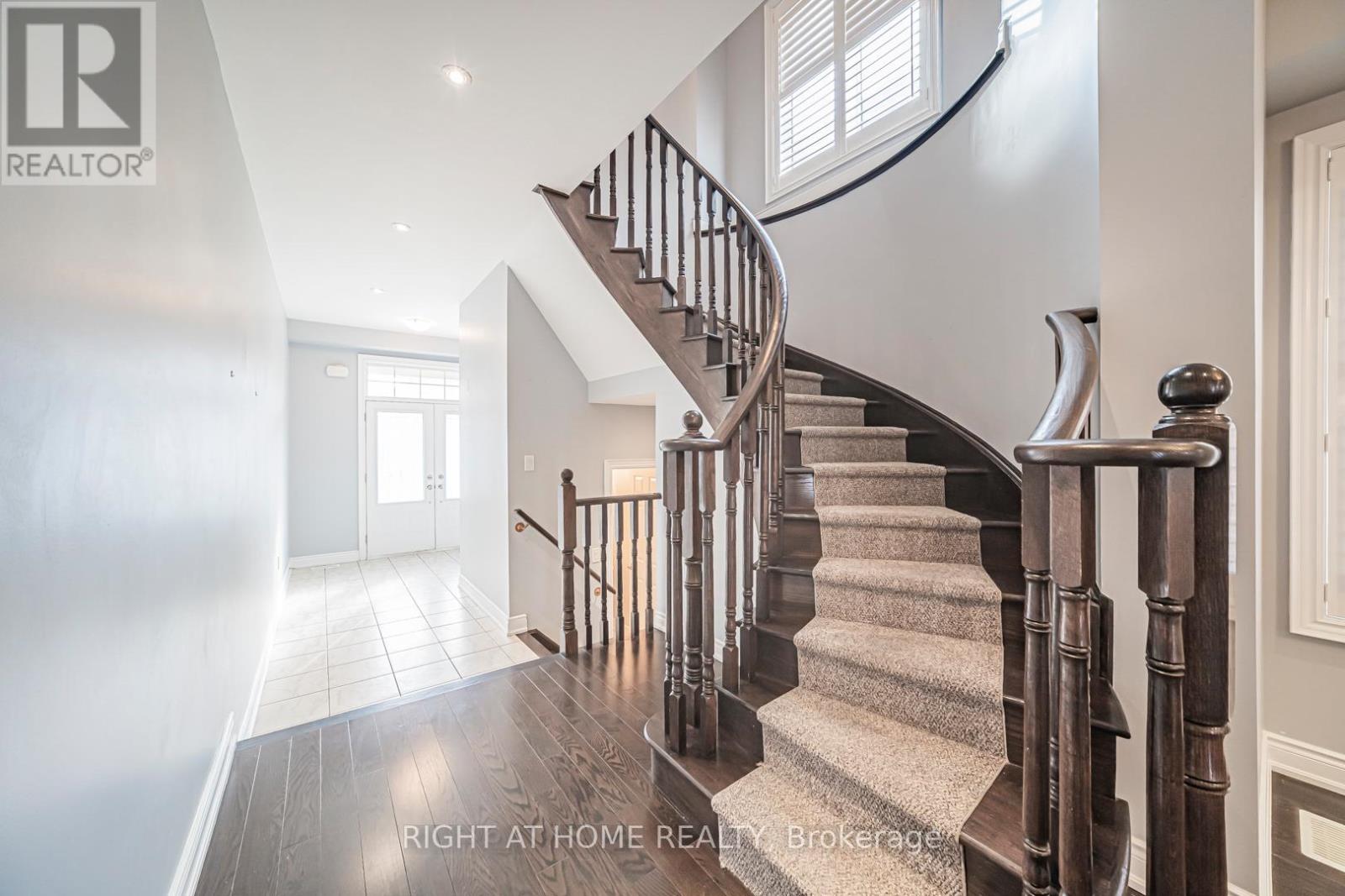 2431 Pine Glen Road, Oakville, Ontario  L6M 0R6 - Photo 15 - W12438028