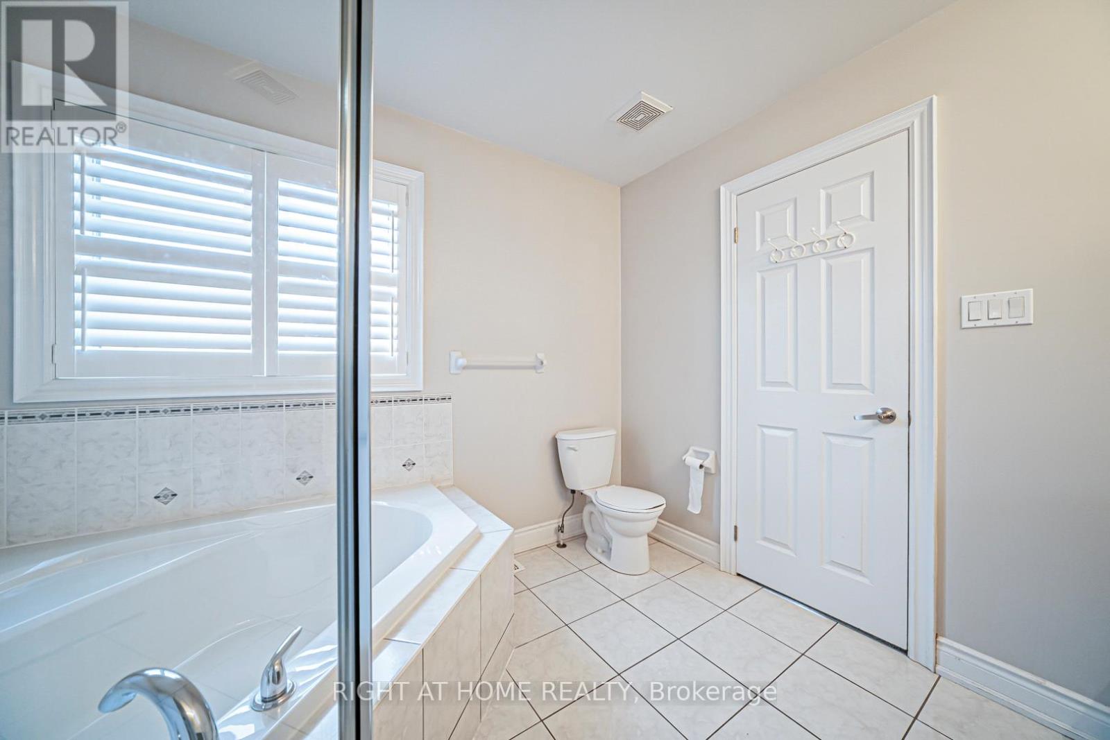 2431 Pine Glen Road, Oakville, Ontario  L6M 0R6 - Photo 20 - W12438028