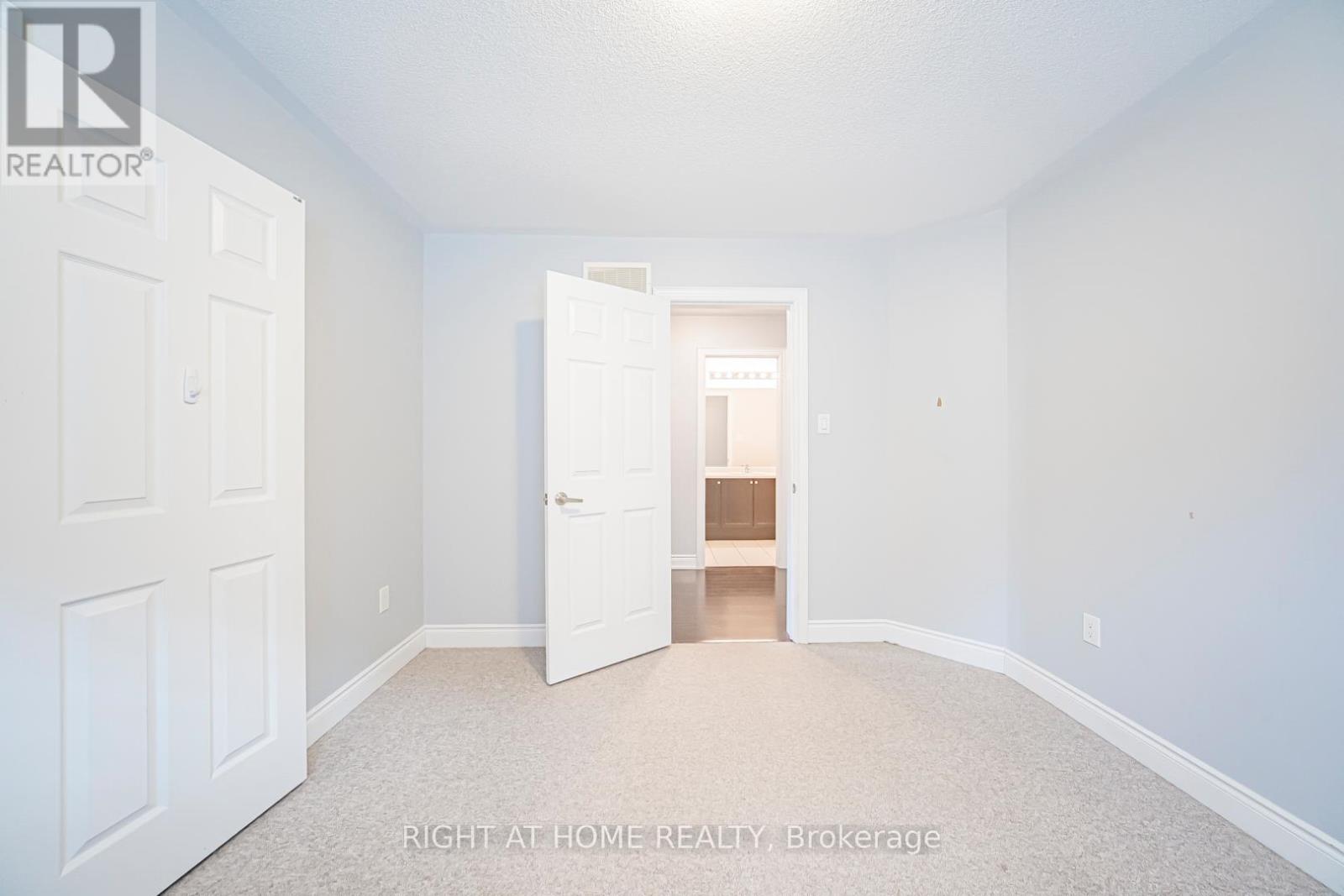 2431 Pine Glen Road, Oakville, Ontario  L6M 0R6 - Photo 39 - W12438028