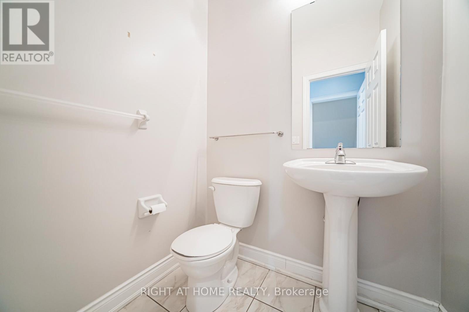 2431 Pine Glen Road, Oakville, Ontario  L6M 0R6 - Photo 14 - W12438028