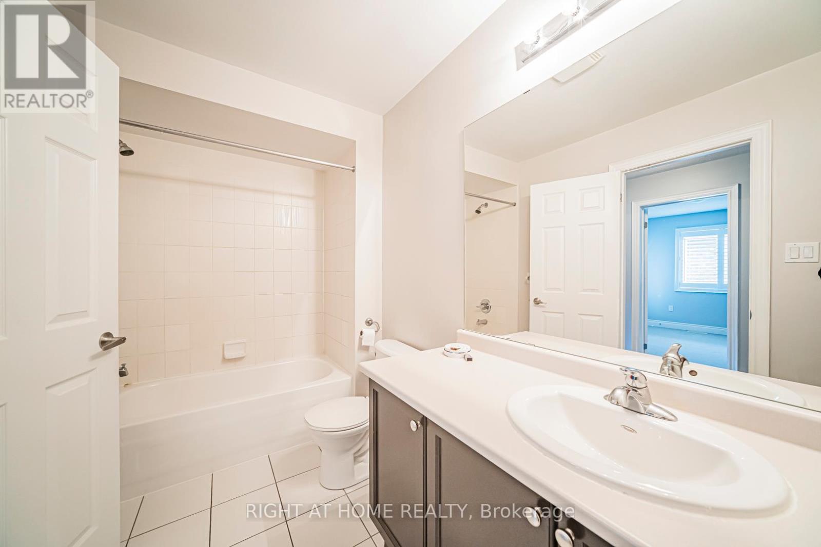 2431 Pine Glen Road, Oakville, Ontario  L6M 0R6 - Photo 25 - W12438028