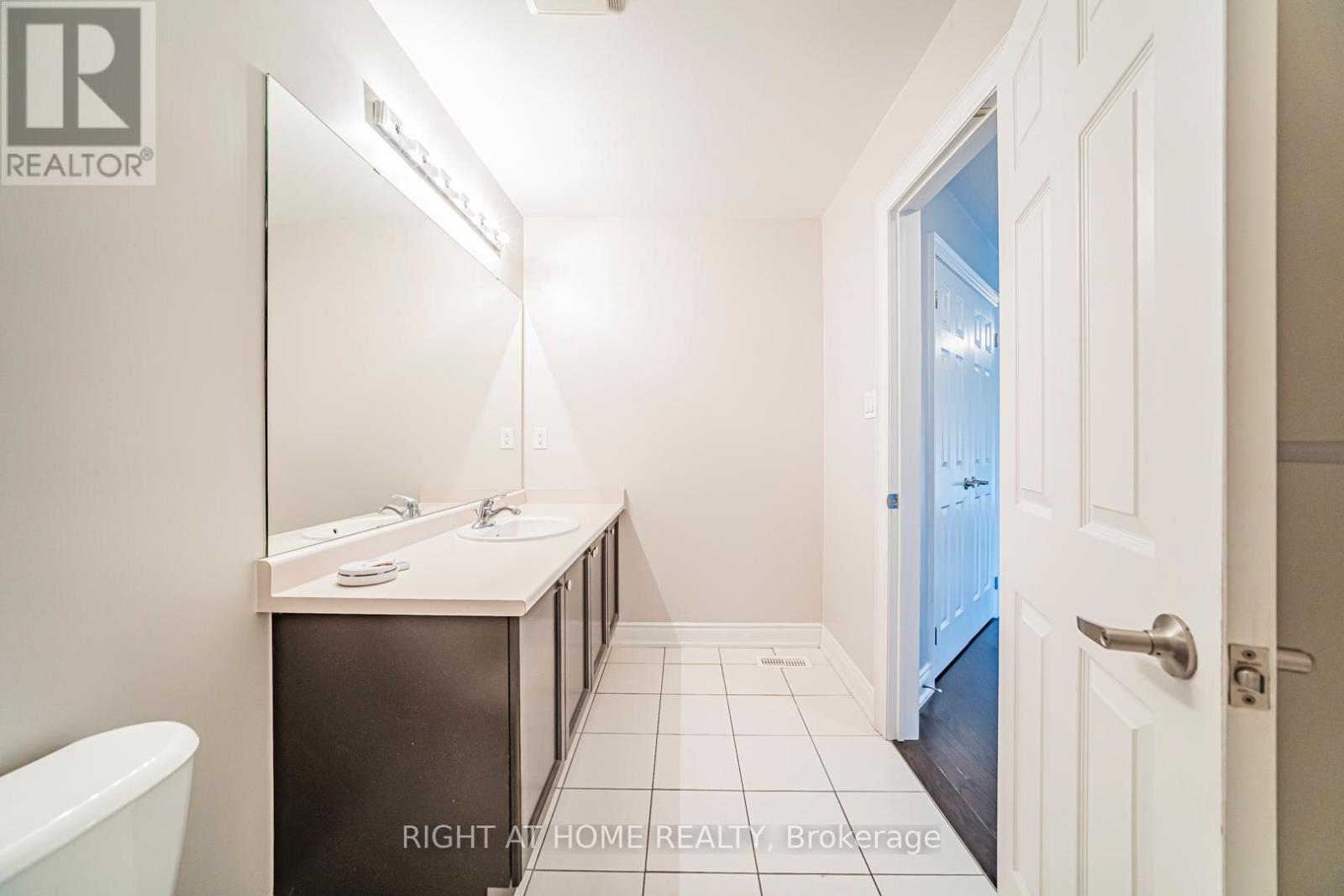 2431 Pine Glen Road, Oakville, Ontario  L6M 0R6 - Photo 43 - W12438028