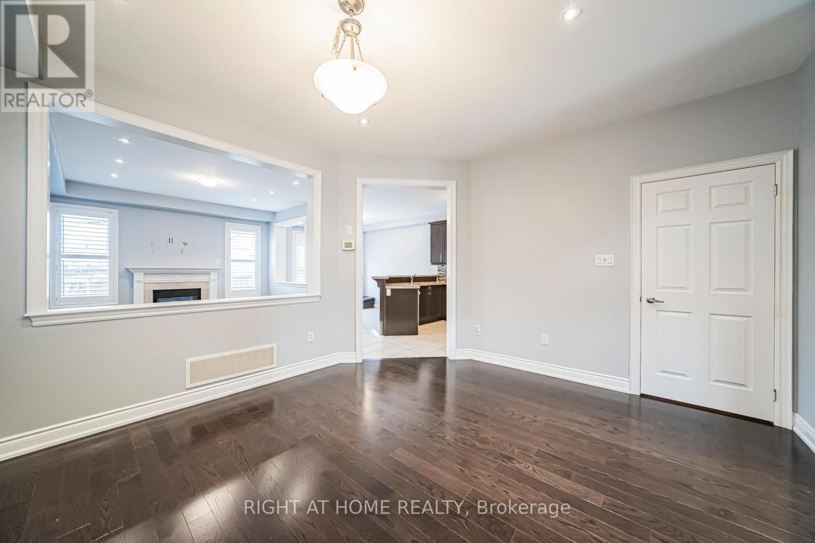 2431 Pine Glen Road, Oakville, Ontario  L6M 0R6 - Photo 4 - W12438028